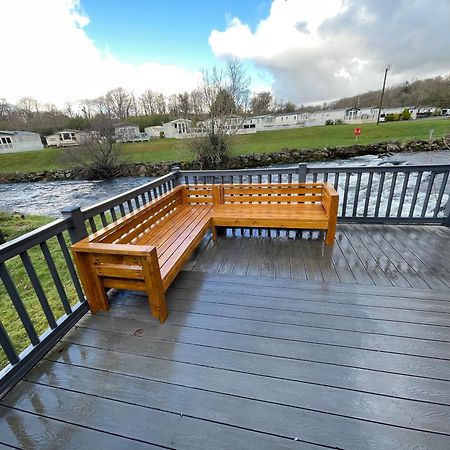 Stunning 3 Bed Riverside Cabin In Snowdonia Caeathro Екстериор снимка