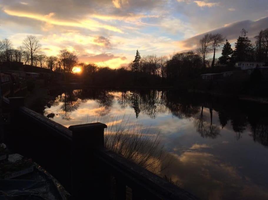 Stunning 3 Bed Riverside Cabin In Snowdonia Caeathro Екстериор снимка