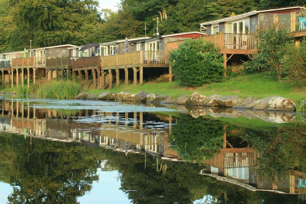 Stunning 3 Bed Riverside Cabin In Snowdonia Caeathro Екстериор снимка