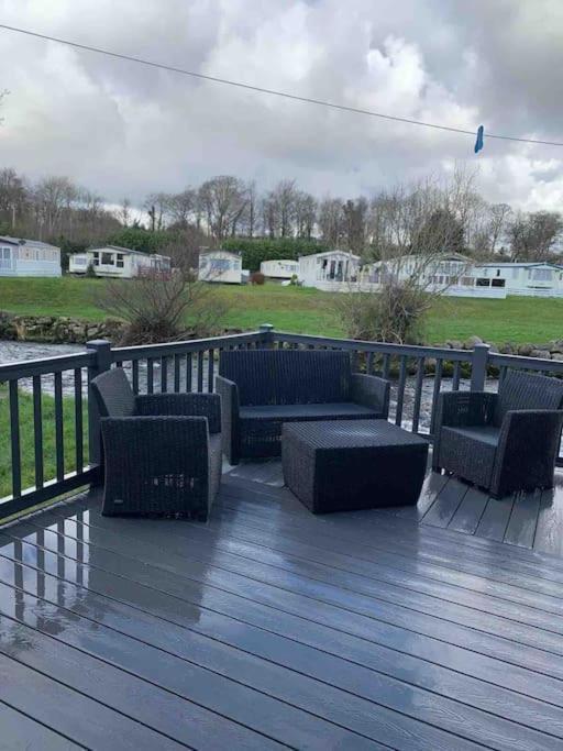 Stunning 3 Bed Riverside Cabin In Snowdonia Caeathro Екстериор снимка