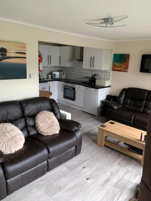 Stunning 3 Bed Riverside Cabin In Snowdonia Caeathro Екстериор снимка