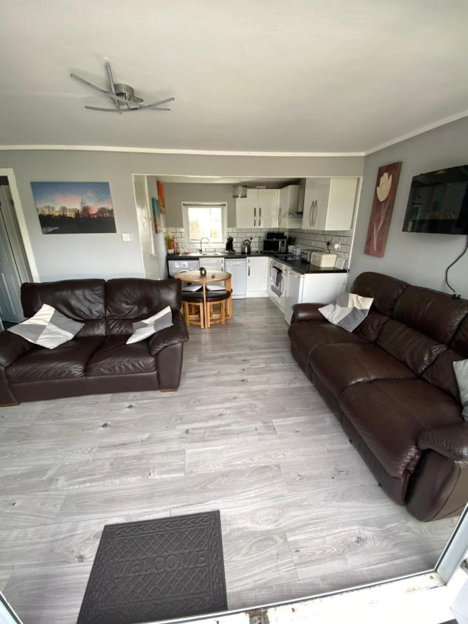 Stunning 3 Bed Riverside Cabin In Snowdonia Caeathro Екстериор снимка
