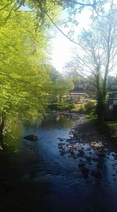 Stunning 3 Bed Riverside Cabin In Snowdonia Caeathro Екстериор снимка