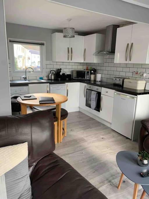 Stunning 3 Bed Riverside Cabin In Snowdonia Caeathro Екстериор снимка