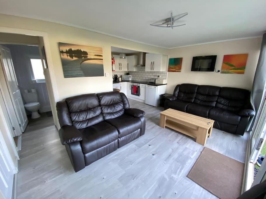 Stunning 3 Bed Riverside Cabin In Snowdonia Caeathro Екстериор снимка
