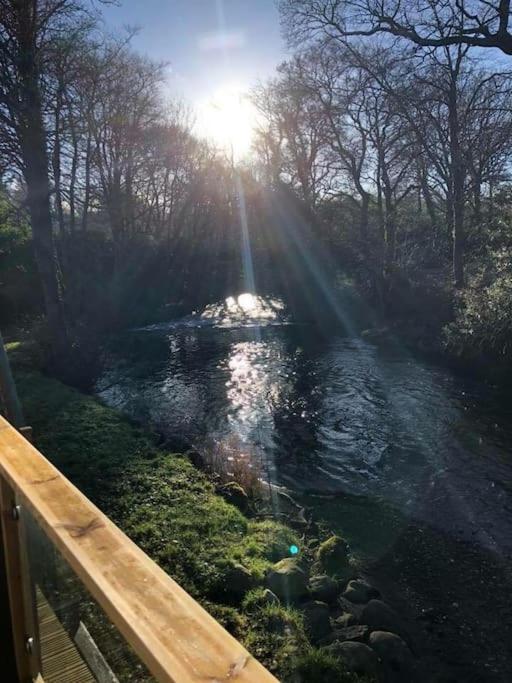 Stunning 3 Bed Riverside Cabin In Snowdonia Caeathro Екстериор снимка