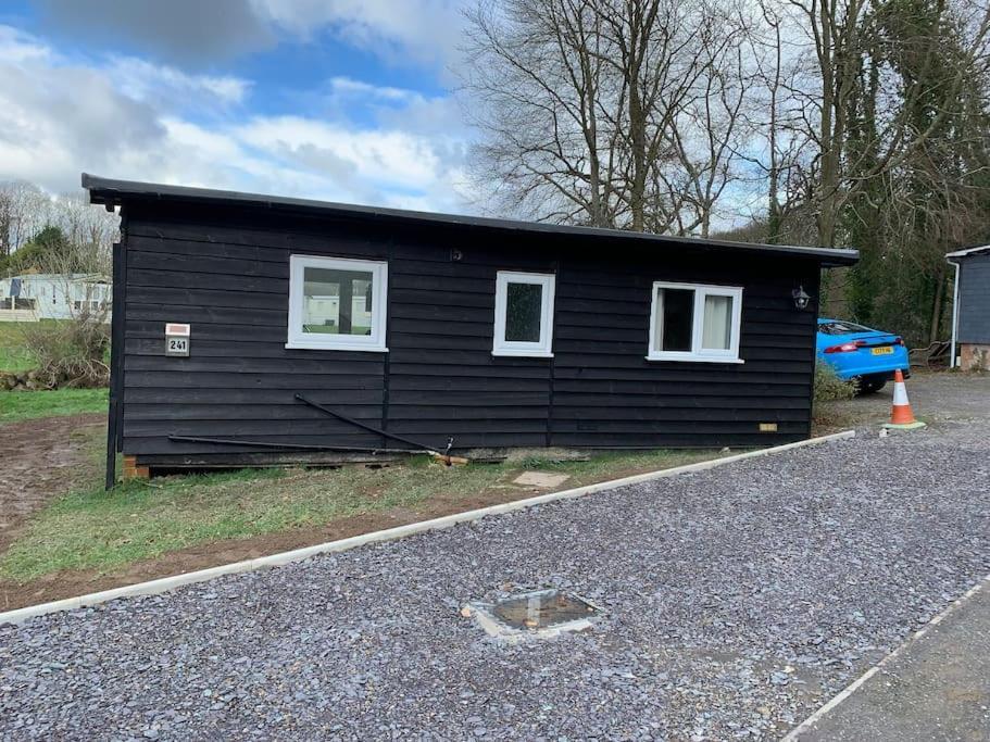 Stunning 3 Bed Riverside Cabin In Snowdonia Caeathro Екстериор снимка