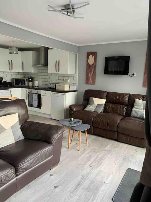 Stunning 3 Bed Riverside Cabin In Snowdonia Caeathro Екстериор снимка