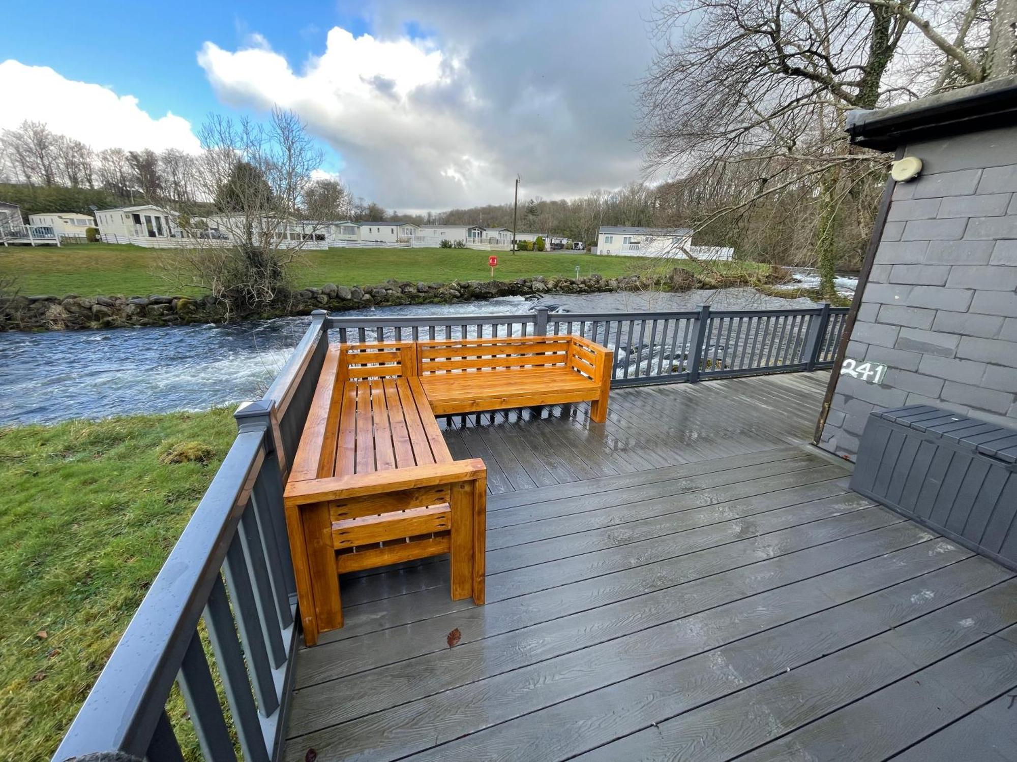 Stunning 3 Bed Riverside Cabin In Snowdonia Caeathro Екстериор снимка